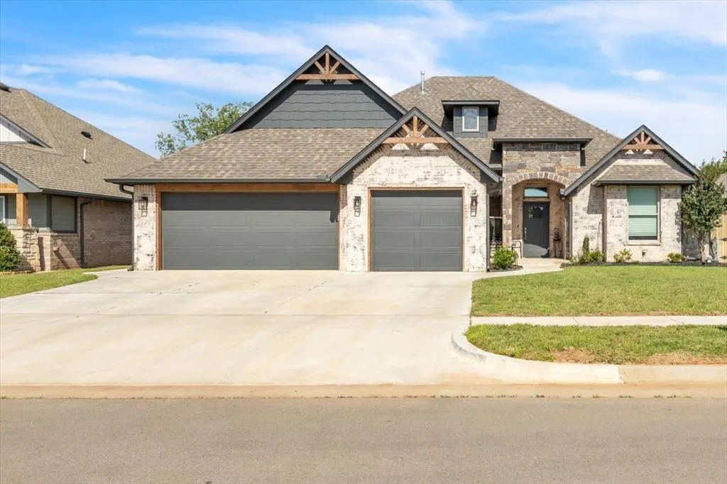 Photo 2 — 2005 Aminas Drive, Yukon, OK 73099