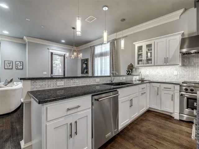 Photo 8 — 415 NE 1st Street, Oklahoma City, OK 73104