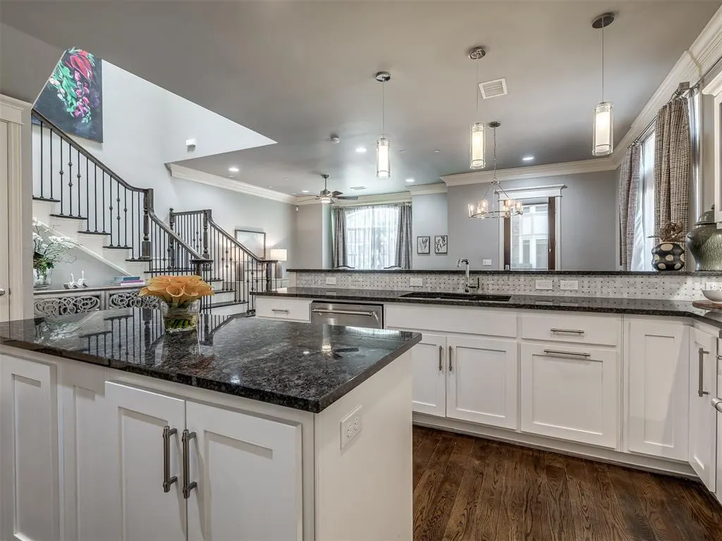 Photo 11 — 415 NE 1st Street, Oklahoma City, OK 73104