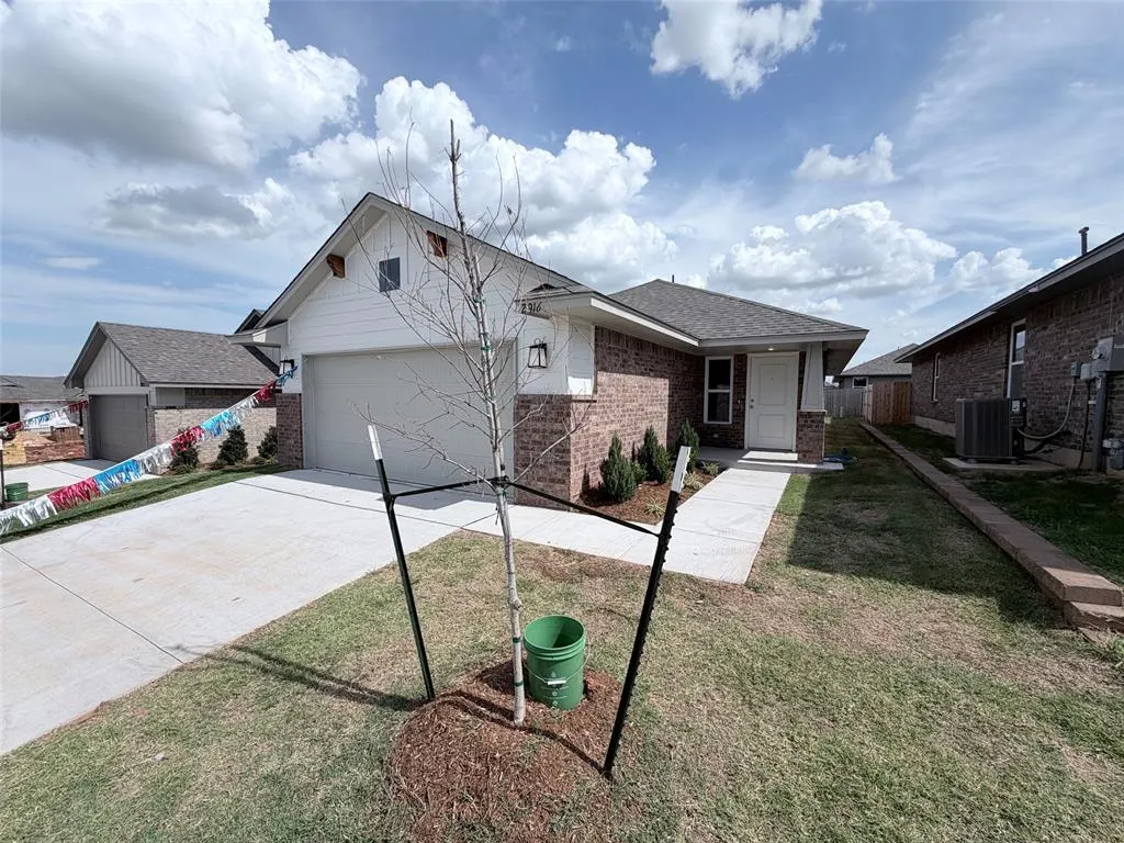 Photo 2 — 2916 NW 196th Place, Edmond, OK 73012