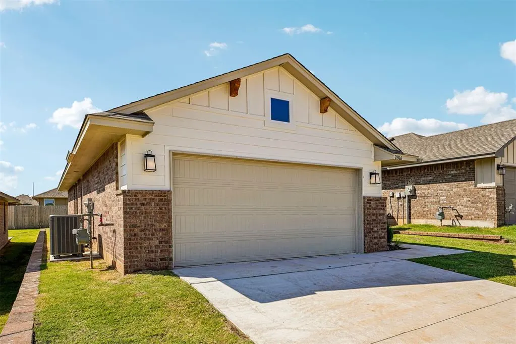 Photo 2 — 2916 NW 196th Place, Edmond, OK 73012