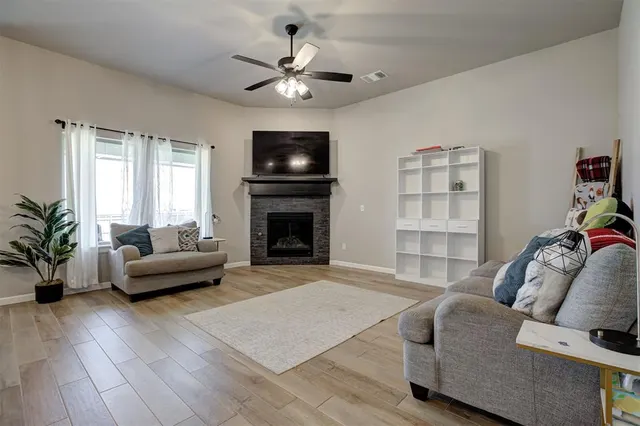 Photo 7 — 9041 NW 121st Terrace, Yukon, OK 73099