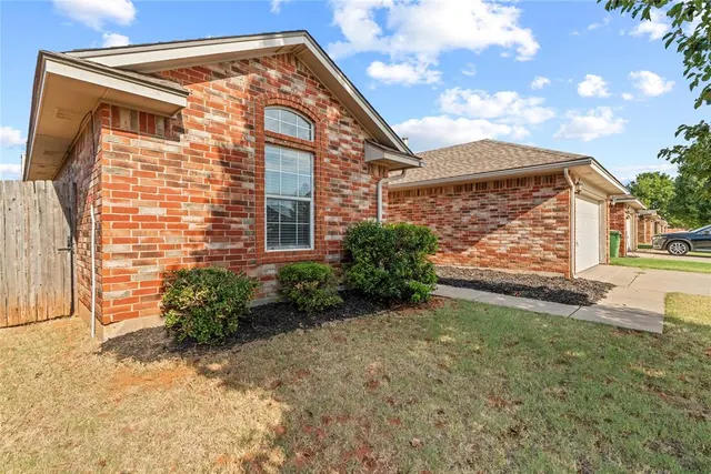 Photo 2 — 620 McConnell Drive, Yukon, OK 73099