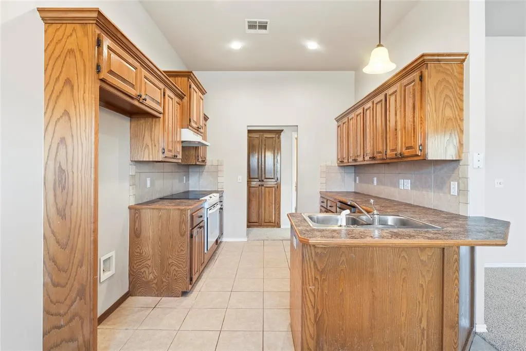 Photo 10 — 620 McConnell Drive, Yukon, OK 73099