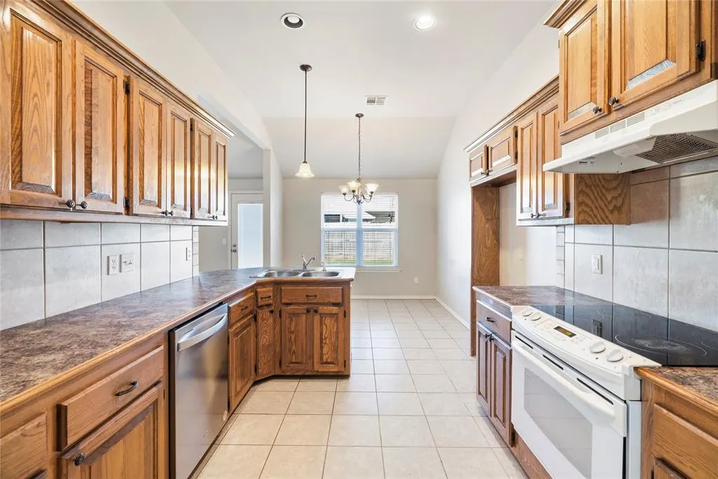 Photo 12 — 620 McConnell Drive, Yukon, OK 73099