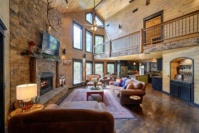 Photo 5 — 401 S Eagle Mountain Trail, Broken Bow, OK 74728