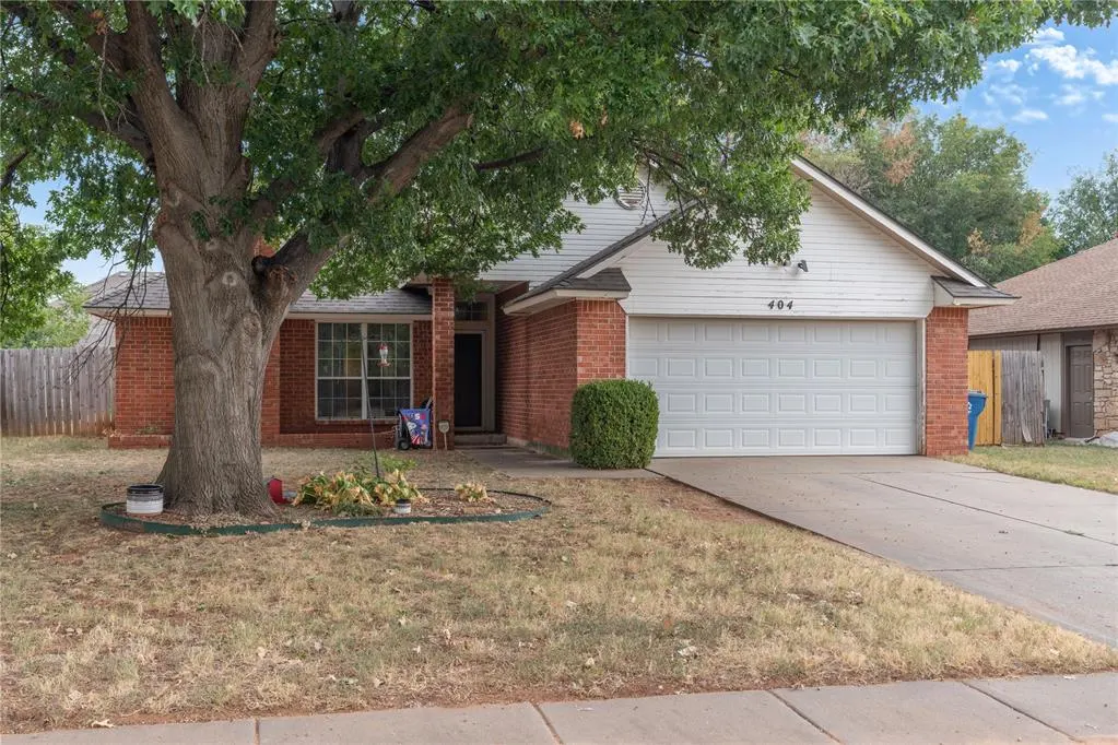 Front exterior — 404 N Lockeport Drive, Edmond, OK 73003