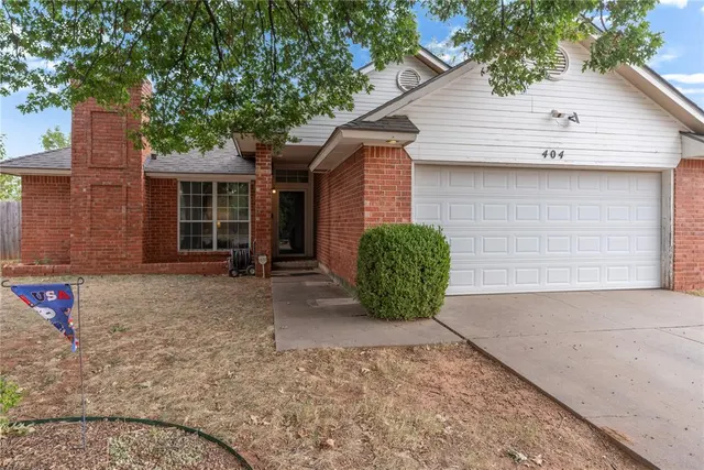 Photo 2 — 404 N Lockeport Drive, Edmond, OK 73003
