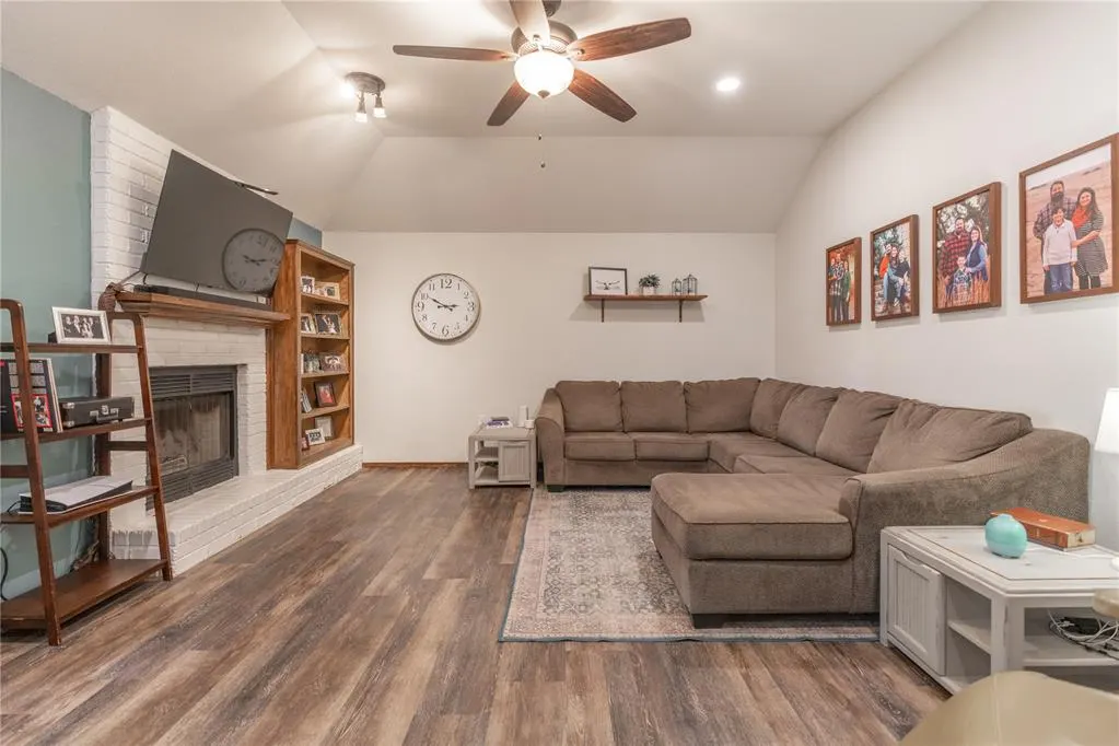 Photo 3 — 404 N Lockeport Drive, Edmond, OK 73003