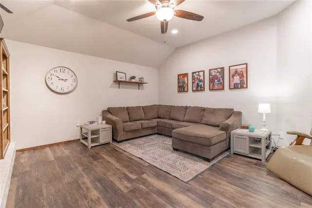 Photo 4 — 404 N Lockeport Drive, Edmond, OK 73003