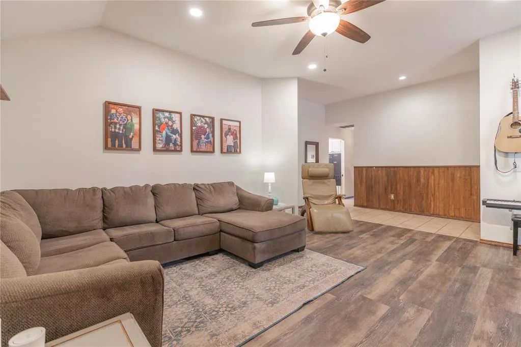 Photo 5 — 404 N Lockeport Drive, Edmond, OK 73003