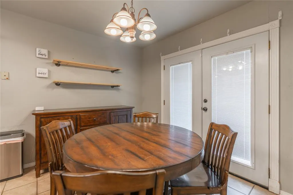 Photo 10 — 404 N Lockeport Drive, Edmond, OK 73003