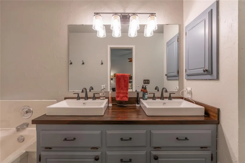 Photo 15 — 404 N Lockeport Drive, Edmond, OK 73003