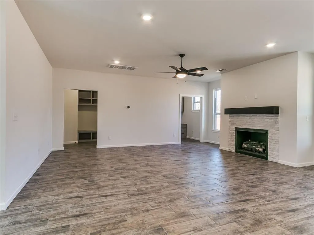 Photo 4 — 1304 Lighthorsemen Way, Choctaw, OK 73020