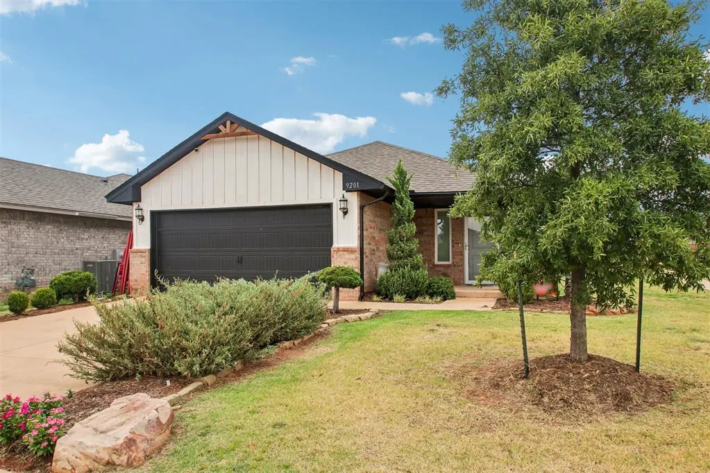 Photo 2 — 9201 SW 45th Terrace, Oklahoma City, OK 73179