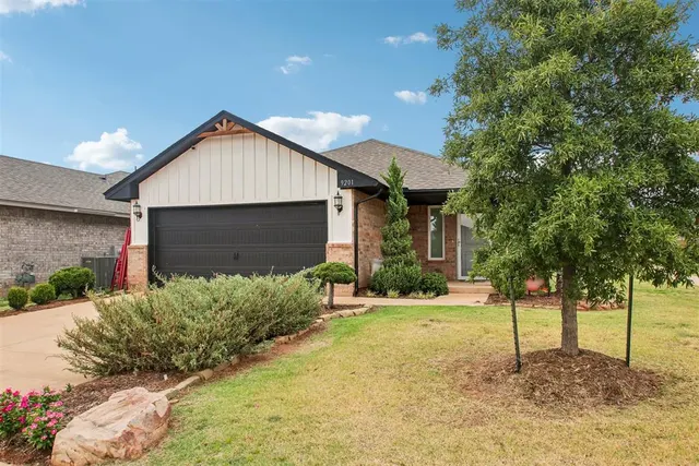 Photo 2 — 9201 SW 45th Terrace, Oklahoma City, OK 73179