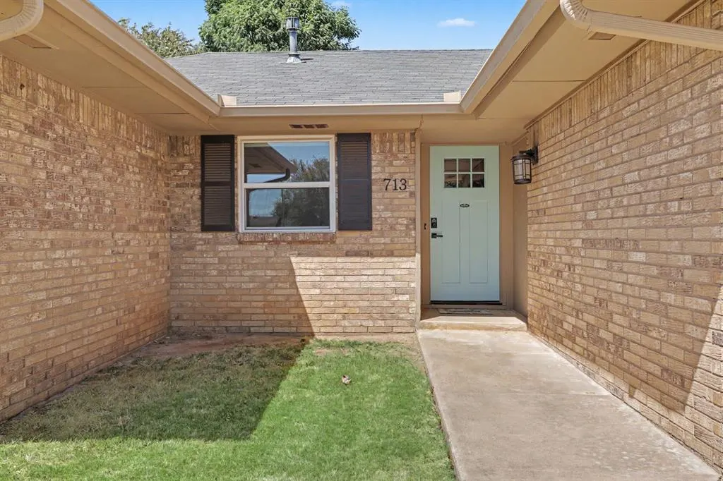 Photo 4 — 713 Banner Avenue, Edmond, OK 73013