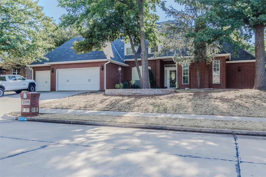 Photo 2 — 2209 Wildwood Terrace, Edmond, OK 73034