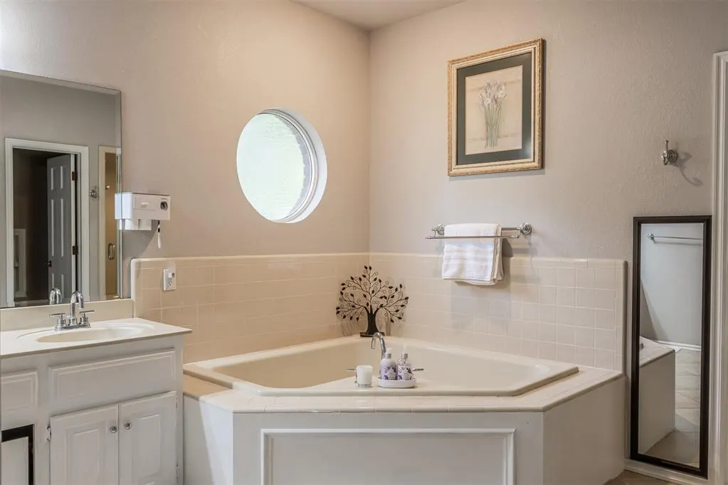 Photo 18 — 2209 Wildwood Terrace, Edmond, OK 73034