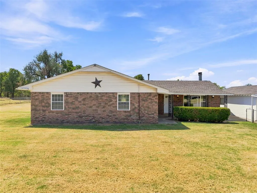 Front exterior — 10220 NE 19th Street, Oklahoma City, OK 73141