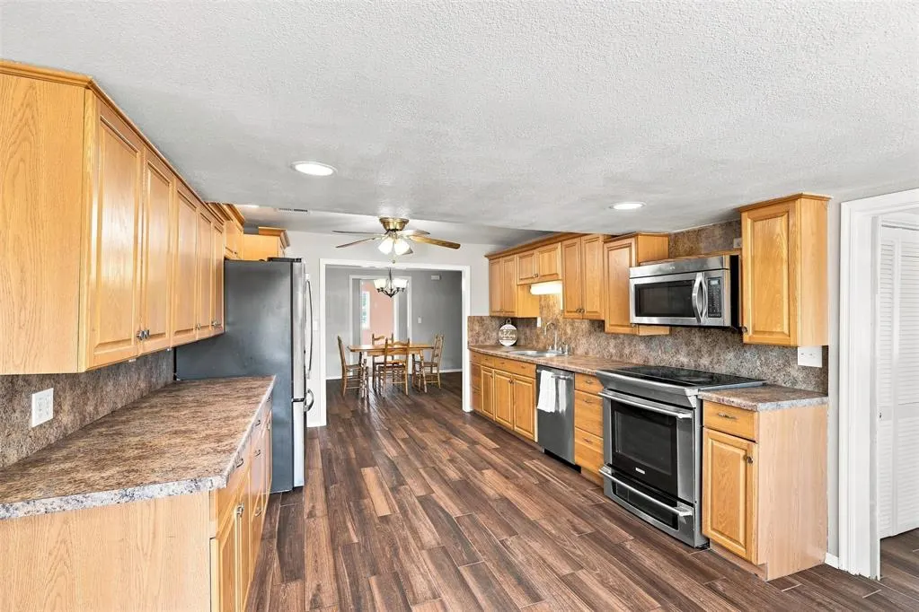 Photo 15 — 10220 NE 19th Street, Oklahoma City, OK 73141