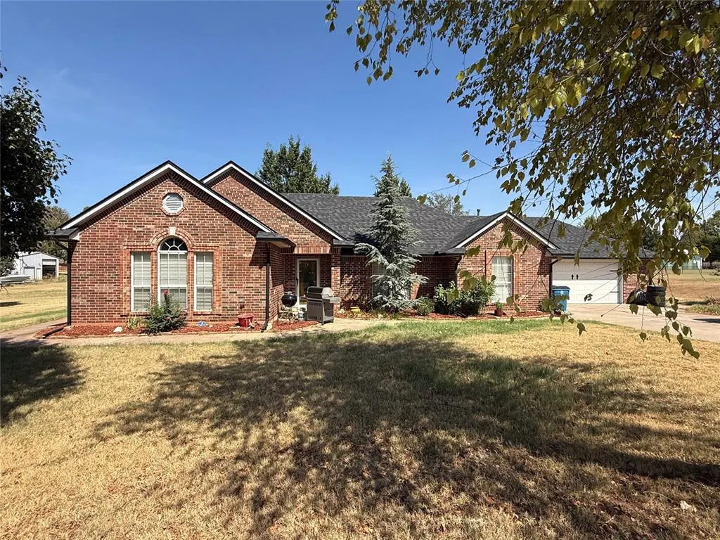 Front exterior — 873 Oaklawn Drive, Tuttle, OK 73089