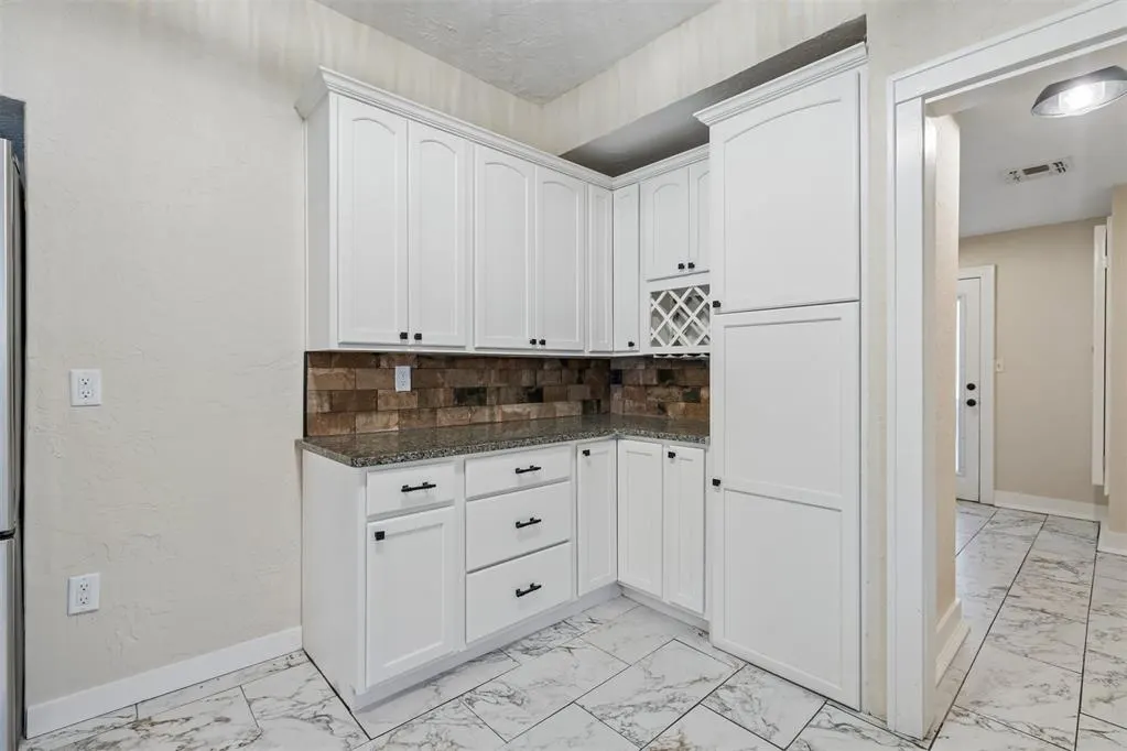 Photo 17 — 610 NW Dearborn Avenue, Lawton, OK 73507