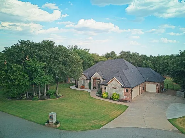 Front exterior — 2422 Blackoak Court, Blanchard, OK 73010