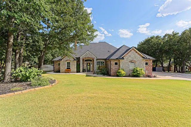 Photo 2 — 2422 Blackoak Court, Blanchard, OK 73010