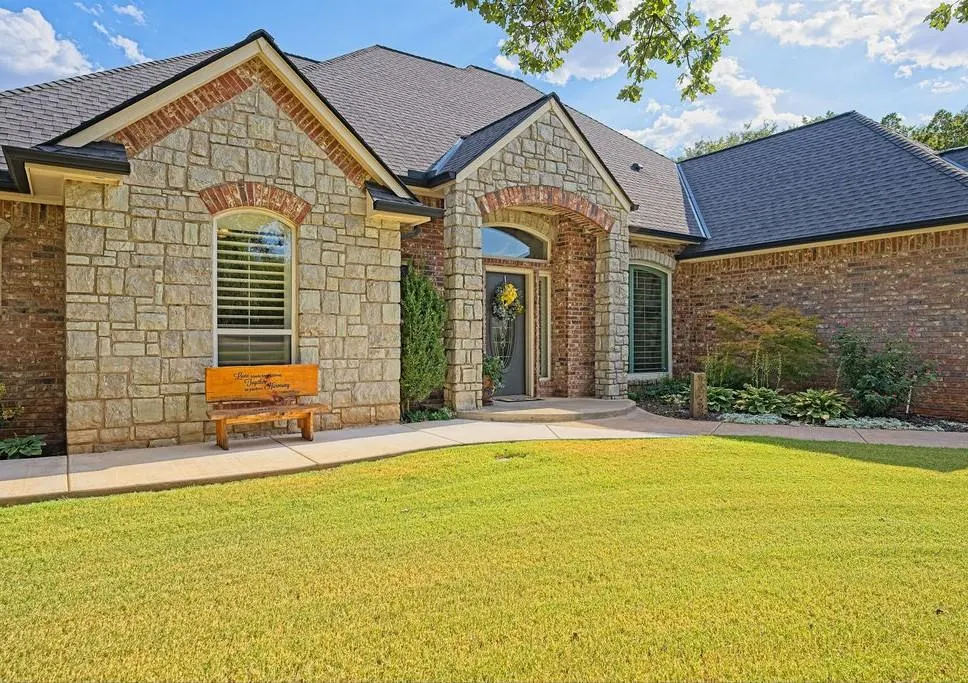 Photo 3 — 2422 Blackoak Court, Blanchard, OK 73010
