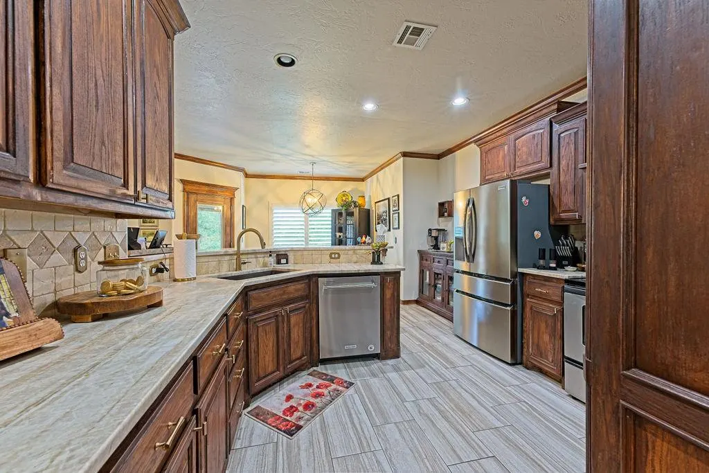 Photo 9 — 2422 Blackoak Court, Blanchard, OK 73010