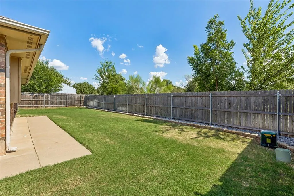 Photo 2 — 1216 Elk Horn Road, Norman, OK 73071