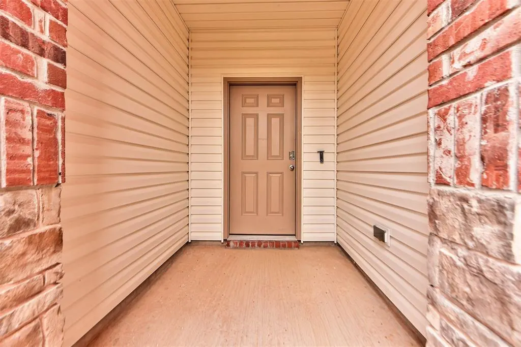 Photo 3 — 4224 N Palmetto Bluff Drive, Mustang, OK 73064