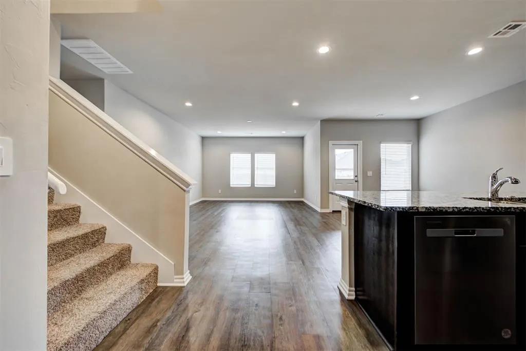 Photo 5 — 4224 N Palmetto Bluff Drive, Mustang, OK 73064