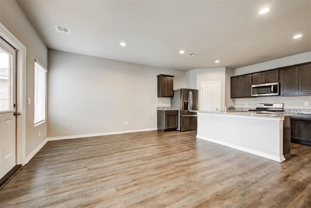 Photo 9 — 4224 N Palmetto Bluff Drive, Mustang, OK 73064