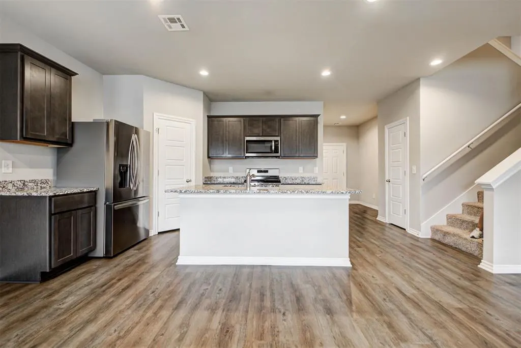 Photo 10 — 4224 N Palmetto Bluff Drive, Mustang, OK 73064