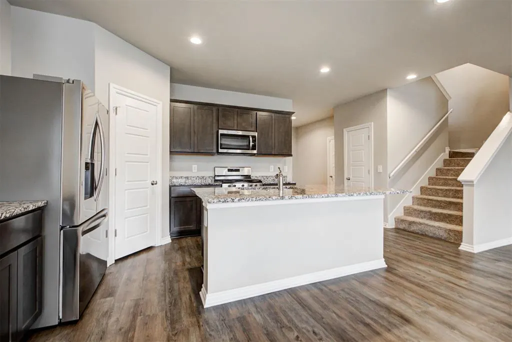 Photo 12 — 4224 N Palmetto Bluff Drive, Mustang, OK 73064