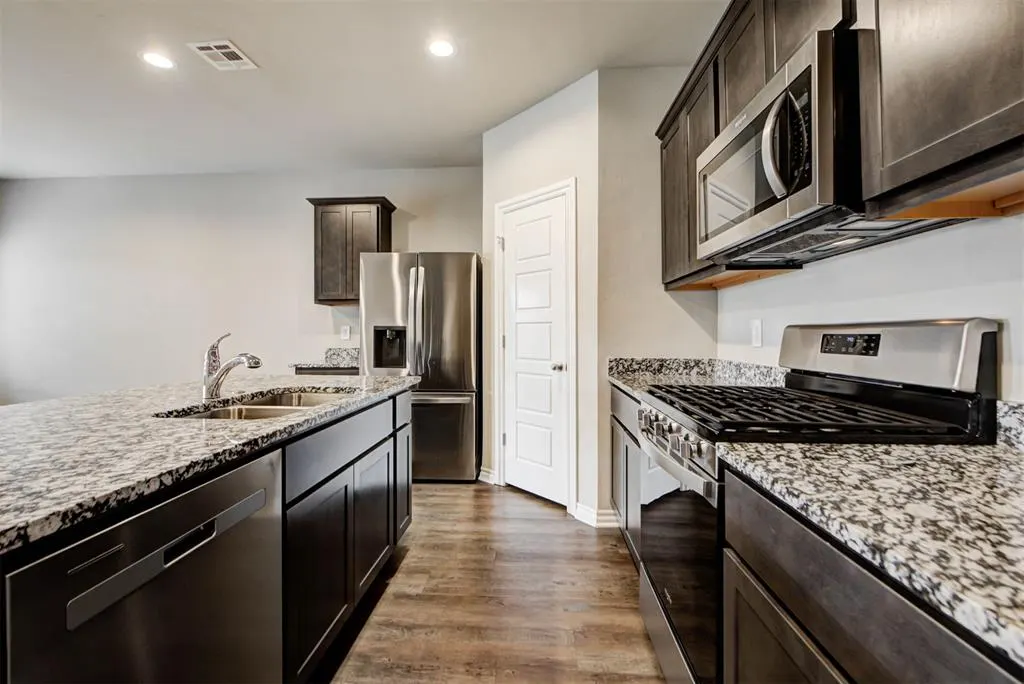 Photo 14 — 4224 N Palmetto Bluff Drive, Mustang, OK 73064