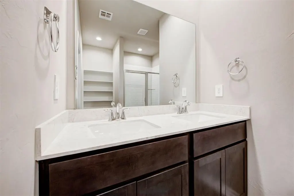 Photo 19 — 4224 N Palmetto Bluff Drive, Mustang, OK 73064