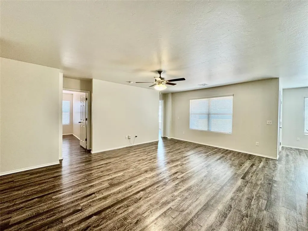 Photo 5 — 11512 Ruger Road, Yukon, OK 73099