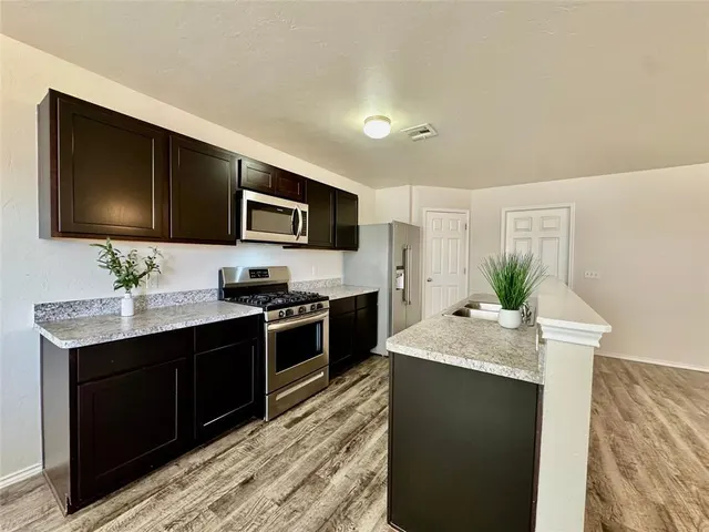 Photo 7 — 11512 Ruger Road, Yukon, OK 73099