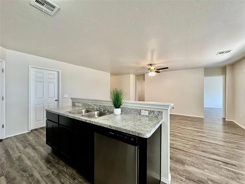 Photo 10 — 11512 Ruger Road, Yukon, OK 73099