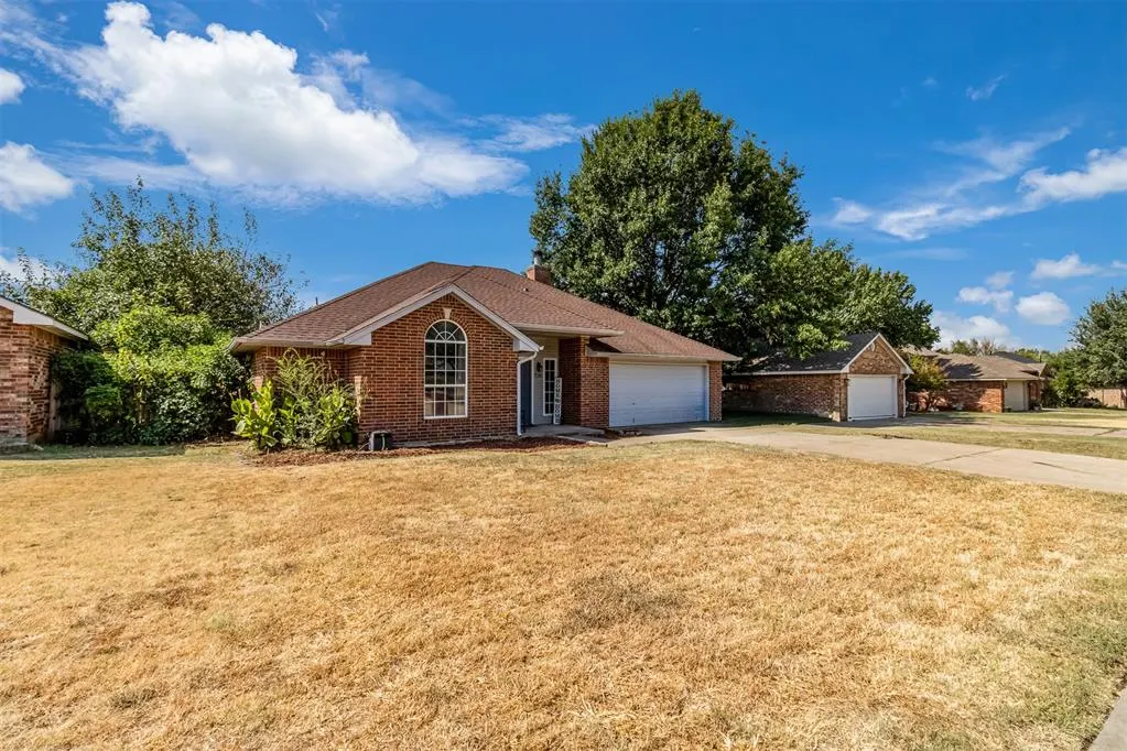 Photo 3 — 716 Woodbriar, Noble, OK 73068