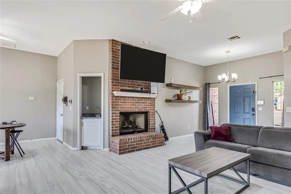 Photo 6 — 716 Woodbriar, Noble, OK 73068