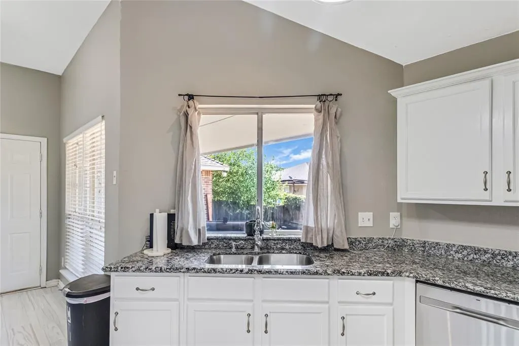 Photo 8 — 716 Woodbriar, Noble, OK 73068