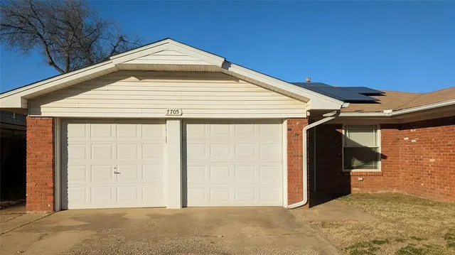 Photo 2 — 7705 NW 30th Terrace, Bethany, OK 73008