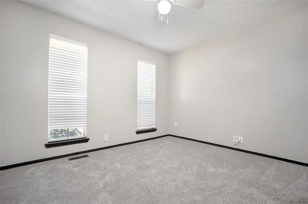 Photo 18 — 108 W Parkland Drive, Yukon, OK 73099