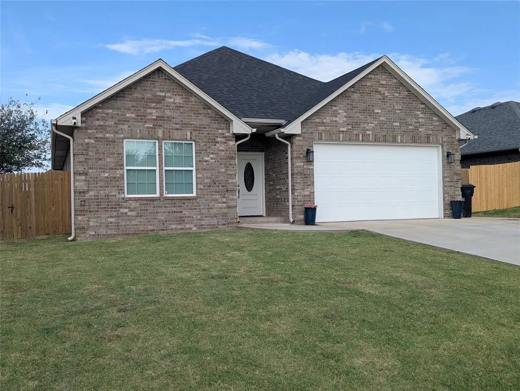 Photo 2 — 137 SW 7th Street, Moore, OK 73160
