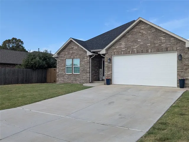 Photo 3 — 137 SW 7th Street, Moore, OK 73160