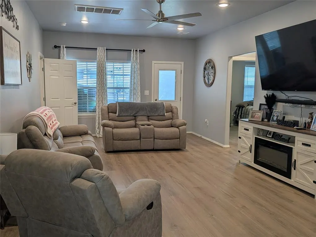Photo 4 — 137 SW 7th Street, Moore, OK 73160
